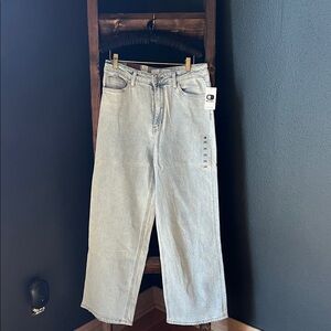 Classic Light Wash Straight Leg Women's Jeans